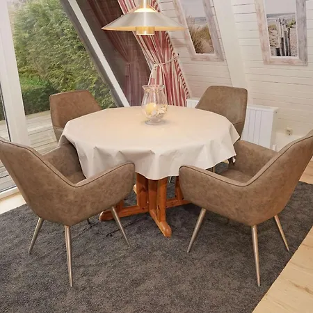 Grosse Sonnige Terrasse Mit Markis Damp