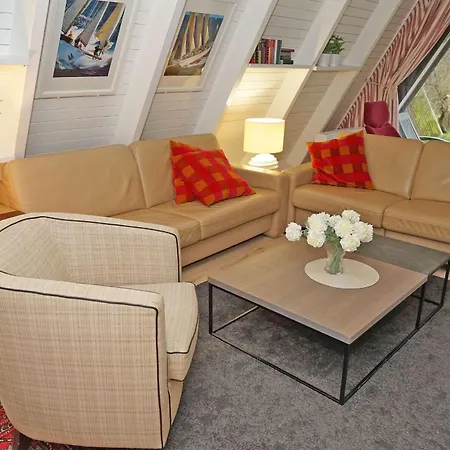 Grosse Sonnige Terrasse Mit Markis Damp