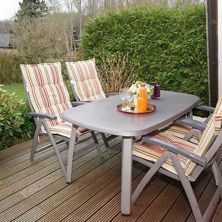 Grosse Sonnige Terrasse Mit Markis Damp