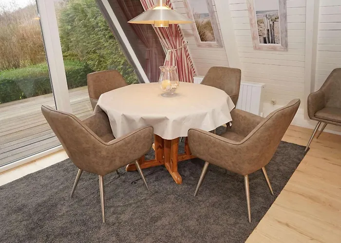 Grosse Sonnige Terrasse Mit Markis Damp