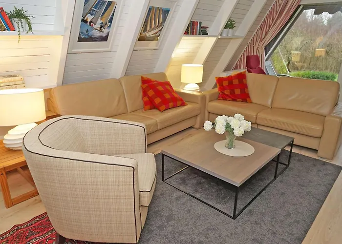 Grosse Sonnige Terrasse Mit Markis Damp