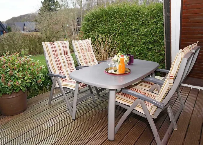 Grosse Sonnige Terrasse Mit Markis Damp